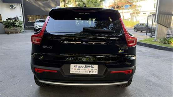 VOLVO-XC40-2019
