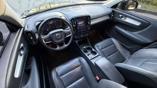 VOLVO-XC40-2019