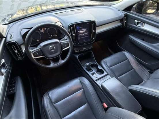 VOLVO-XC40-2.0 T4 GASOLINA MOMENTUM GEARTRONIC VOLVO-XC40-2019