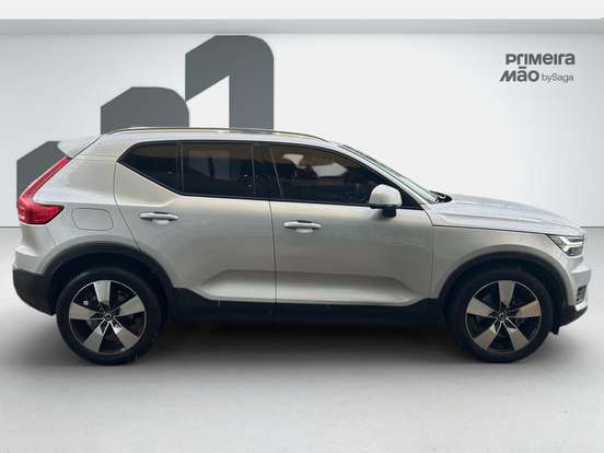 VOLVO-XC40-2019