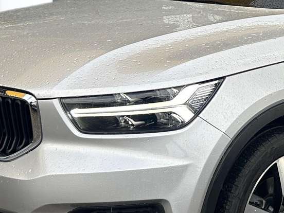 VOLVO-XC40-2019