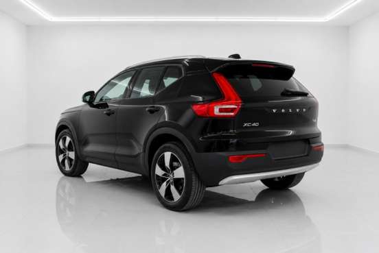 VOLVO-XC40-2018