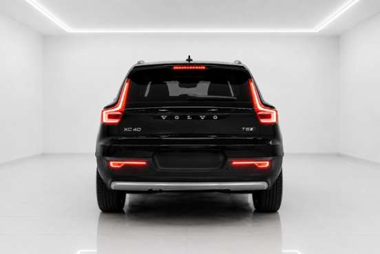 VOLVO-XC40-2018