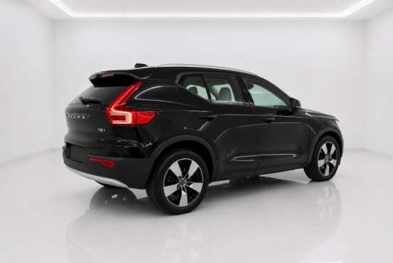 VOLVO-XC40-2018