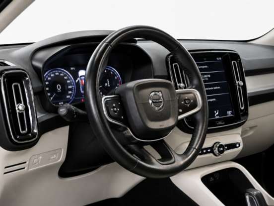VOLVO-XC40-2.0 T5 GASOLINA MOMENTUM AWD GEARTRONIC VOLVO-XC40-2018
