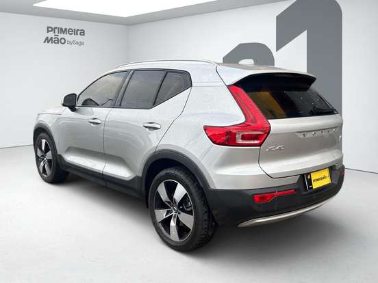 VOLVO-XC40-2019