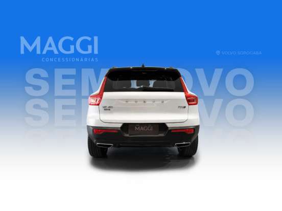 VOLVO-XC40-2020