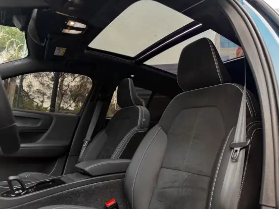 VOLVO-XC40-2023