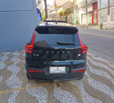 VOLVO-XC40-2023
