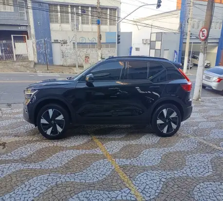 VOLVO-XC40-2023