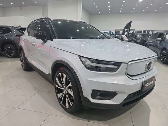 VOLVO-XC40-2021