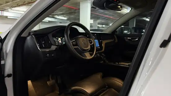 VOLVO-XC60-2018