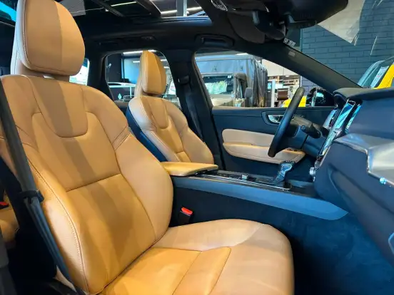 VOLVO-XC60-2.0 T5 GASOLINA MOMENTUM AWD GEARTRONIC VOLVO-XC60-2019