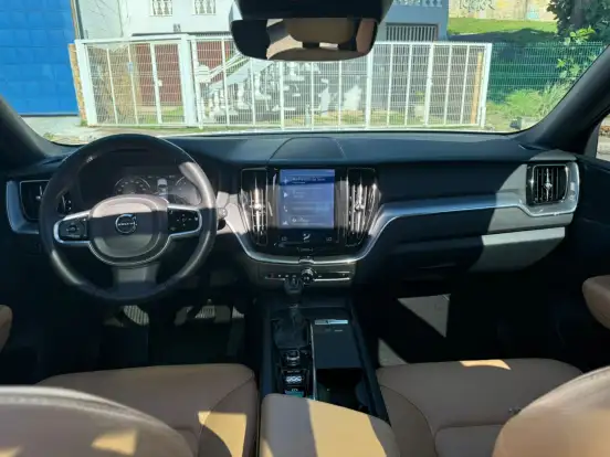 VOLVO-XC60-2019