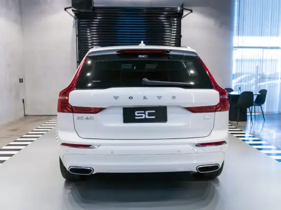 VOLVO-XC60-2021