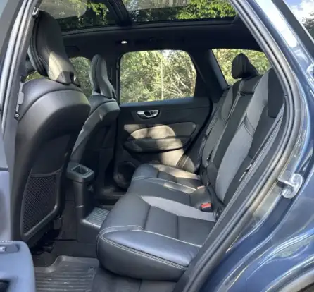 VOLVO-XC60-2023