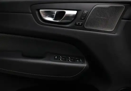 VOLVO-XC60-2022