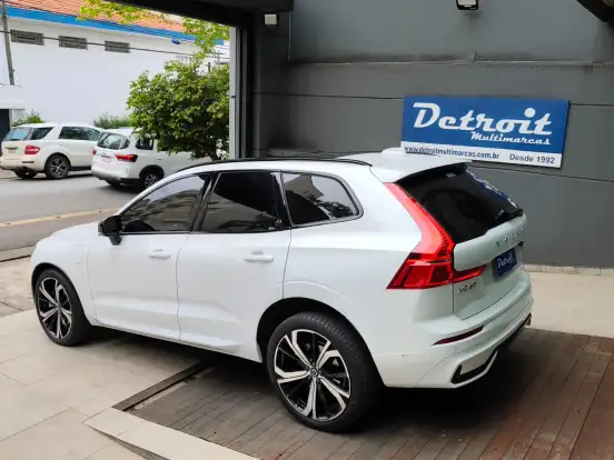 VOLVO-XC60-2023