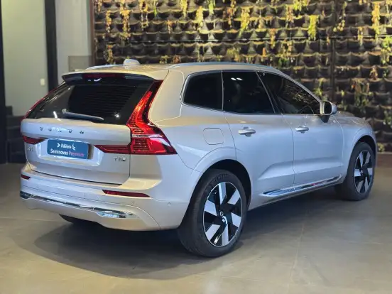 VOLVO-XC60-2024