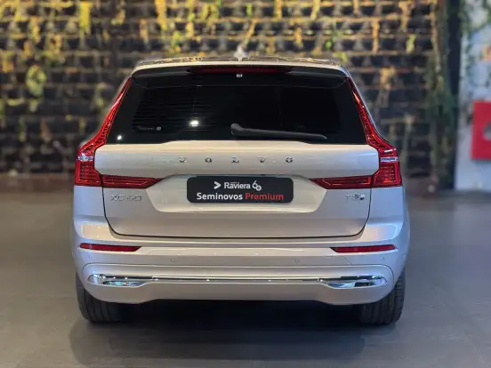 VOLVO-XC60-2024
