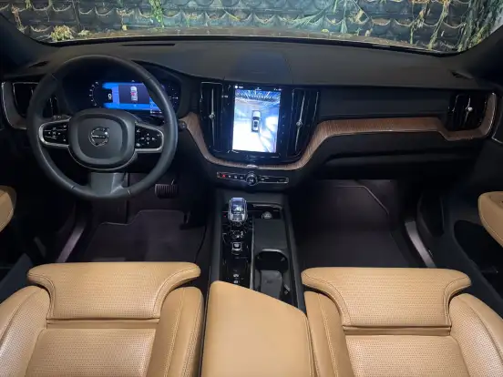 VOLVO-XC60-2024