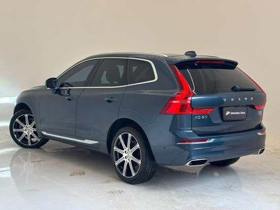 VOLVO-XC60-2017