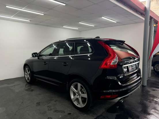 VOLVO-XC60-2.0 T5 R DESIGN TURBO GASOLINA 4P AUTOMÁTICO VOLVO-XC60-2015