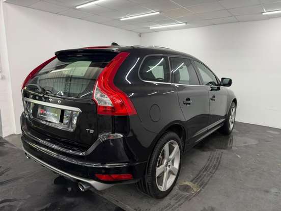 VOLVO-XC60-2.0 T5 R DESIGN TURBO GASOLINA 4P AUTOMÁTICO VOLVO-XC60-2015