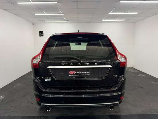 VOLVO-XC60-2.0 T5 R DESIGN TURBO GASOLINA 4P AUTOMÁTICO VOLVO-XC60-2015