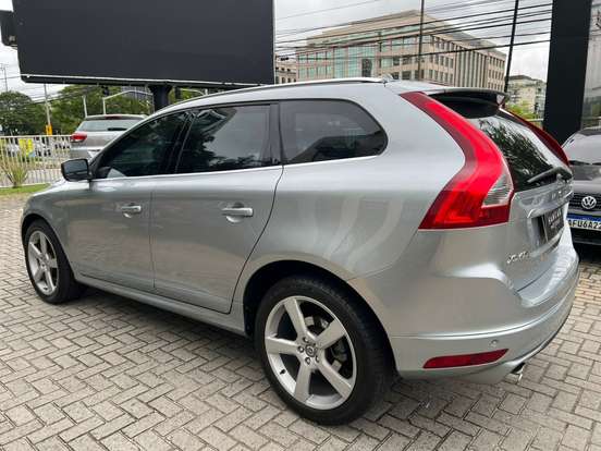 VOLVO-XC60-2.0 T5 R DESIGN TURBO GASOLINA 4P AUTOMÁTICO VOLVO-XC60-2014