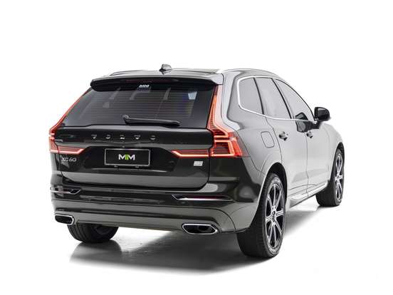 VOLVO-XC60-2021