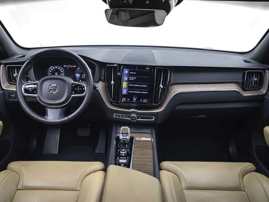 VOLVO-XC60-2021