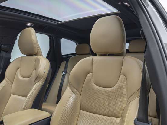 VOLVO-XC60-2021