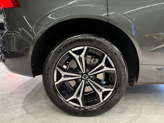 VOLVO-XC60-2021