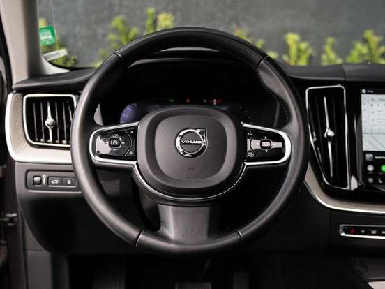 VOLVO-XC60-2021
