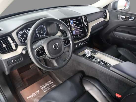 VOLVO-XC60-2021