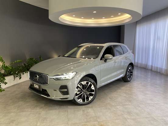 VOLVO-XC60-2025