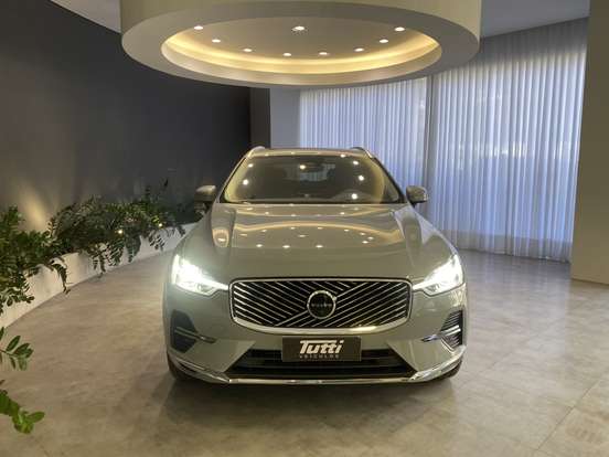 VOLVO-XC60-2025