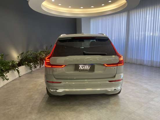 VOLVO-XC60-2025