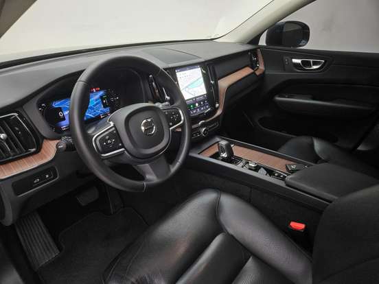 VOLVO-XC60-2023