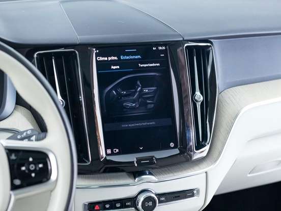 VOLVO-XC60-2023