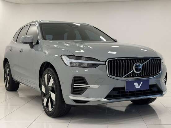 VOLVO-XC60-2023