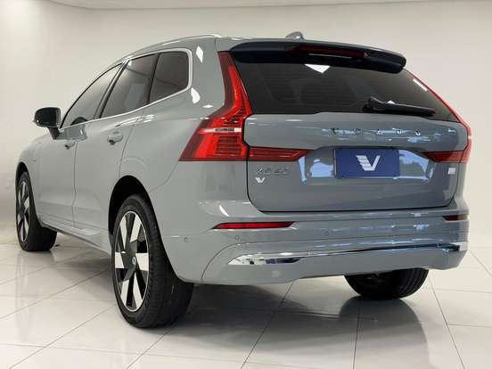VOLVO-XC60-2023