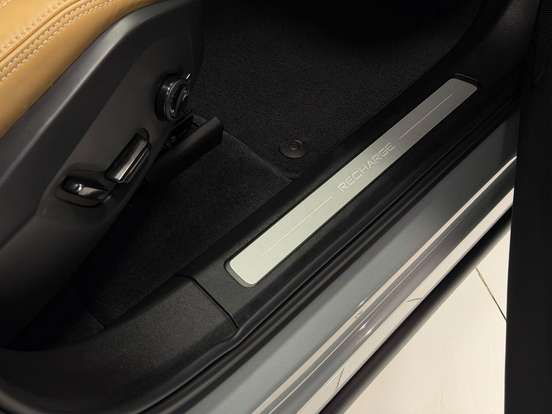 VOLVO-XC60-2023