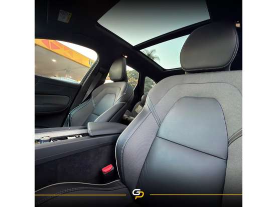 VOLVO-XC60-2023