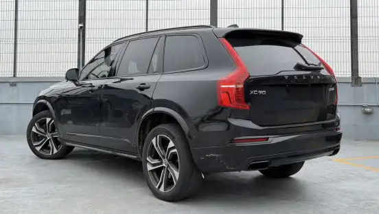 VOLVO-XC90-2018