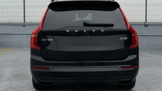 VOLVO-XC90-2018
