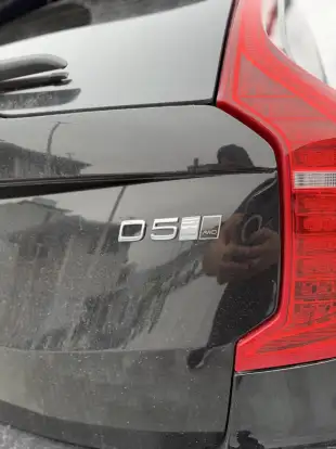 VOLVO-XC90-2018