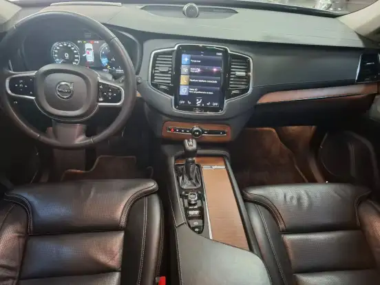 VOLVO-XC90-2016