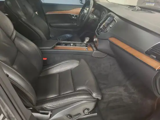 VOLVO-XC90-2016